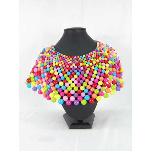 Grand collier d'épaule multicolores en perles de plastique